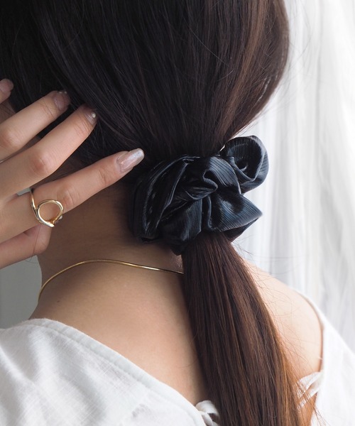 minia（ミニア）の「サティーナメタのシュシュ（シュシュ・レディース・ブラック/シルバー・FREE）」の6枚目の写真