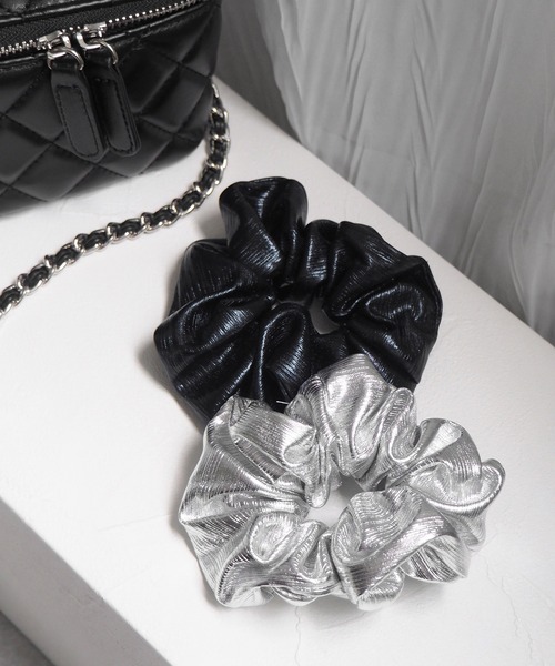 minia（ミニア）の「サティーナメタのシュシュ（シュシュ・レディース・ブラック/シルバー・FREE）」の11枚目の写真