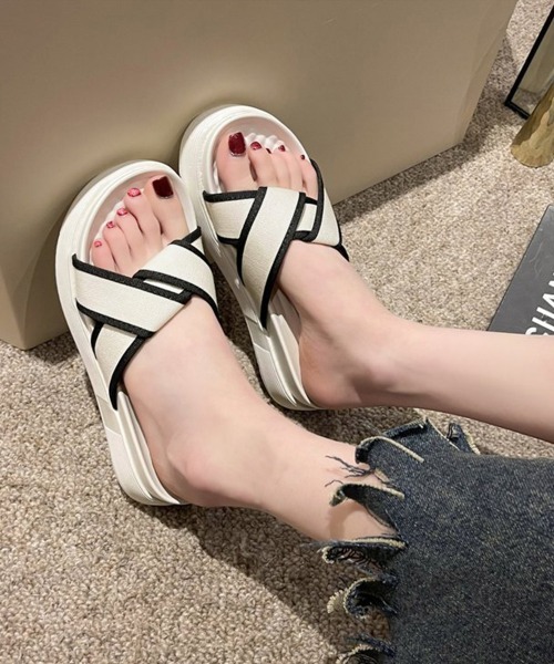 Miniministore（ミニミニストア）の「厚底サンダル ねじり配色クロスサンダル夏（サンダル・レディース・ホワイト×ブラック/ブラック×ホワイト/ホワイト/ブラック・23.5cm/23.0cm/22.5cm/24.0cm/24.5cm）」の2枚目の写真
