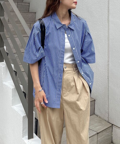 fredy emue（フレディエミュ）の「【インフルエンサー別注カラーあり】FR刺繍ハーフスリーブタックシャツ（シャツ/ブラウス・レディース・ベージュ/オフホワイト/ブルー系その他/ブルー系その他3/ブルー系その他2・38）」の5枚目の写真