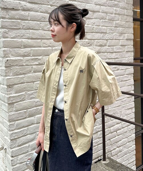 fredy emue（フレディエミュ）の「【インフルエンサー別注カラーあり】FR刺繍ハーフスリーブタックシャツ（シャツ/ブラウス・レディース・ベージュ/オフホワイト/ブルー系その他/ブルー系その他3/ブルー系その他2・38）」の7枚目の写真