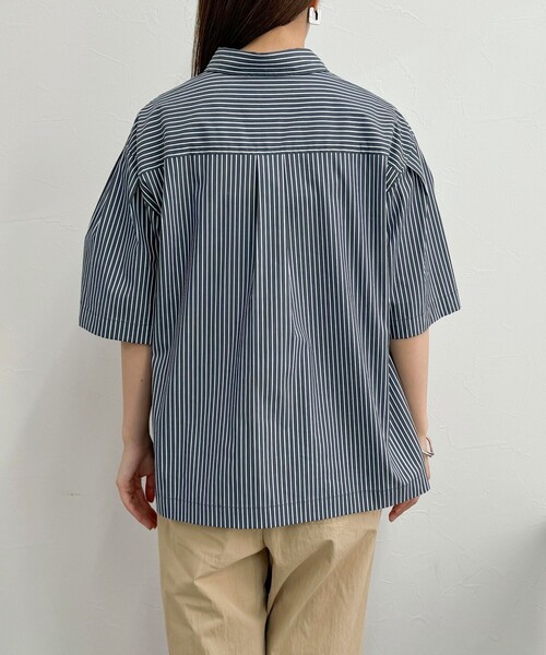 fredy emue（フレディエミュ）の「【インフルエンサー別注カラーあり】FR刺繍ハーフスリーブタックシャツ（シャツ/ブラウス・レディース・ベージュ/オフホワイト/ブルー系その他/ブルー系その他3/ブルー系その他2・38）」の12枚目の写真