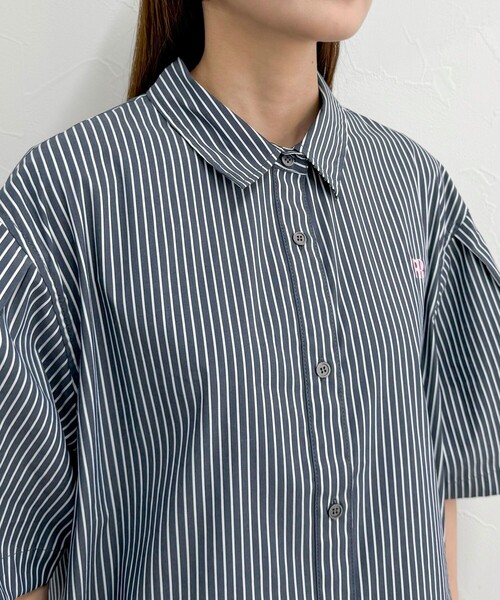 fredy emue（フレディエミュ）の「【インフルエンサー別注カラーあり】FR刺繍ハーフスリーブタックシャツ（シャツ/ブラウス・レディース・ベージュ/オフホワイト/ブルー系その他/ブルー系その他3/ブルー系その他2・38）」の13枚目の写真