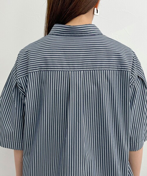 fredy emue（フレディエミュ）の「【インフルエンサー別注カラーあり】FR刺繍ハーフスリーブタックシャツ（シャツ/ブラウス・レディース・ベージュ/オフホワイト/ブルー系その他/ブルー系その他3/ブルー系その他2・38）」の15枚目の写真