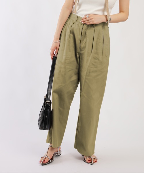 1chaku.（イッチャク）の「【コットン100％】ツータックチノパンツ（チノパンツ・レディース・ベージュ/ダークベージュ/グレー/カーキ/オフホワイト/ナチュラル/ダークネイビー・マルチサイズ）」の13枚目の写真