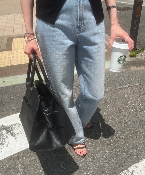 KOBE LETTUCE（コウベレタス）の「ショルダーベルト付きA4バッグ（ボストンバッグ・レディース・グレイッシュベージュ/ブラック/ダークブラウン/ブラウン系/ブラック系/キャメル・F）」の18枚目の写真