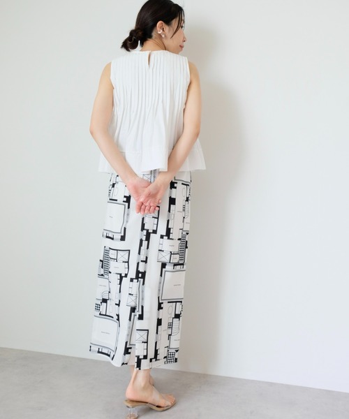 DOLLUPOOPS（ドールアップウップス）の「【ZOZO限定商品】ピンタックフレアノースリーブ（シャツ/ブラウス・レディース・ブラック/ホワイト・38）」の5枚目の写真