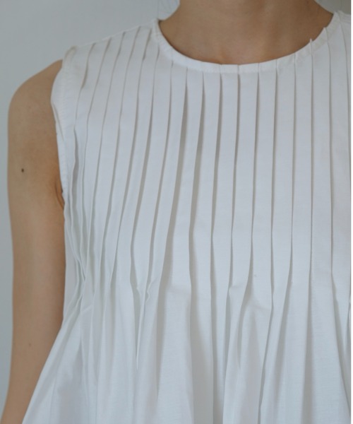 DOLLUPOOPS（ドールアップウップス）の「【ZOZO限定商品】ピンタックフレアノースリーブ（シャツ/ブラウス・レディース・ブラック/ホワイト・38）」の16枚目の写真