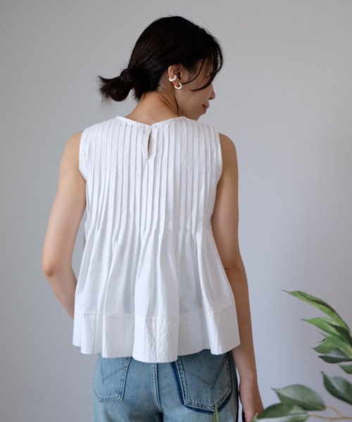 DOLLUPOOPS（ドールアップウップス）の「【ZOZO限定商品】ピンタックフレアノースリーブ（シャツ/ブラウス・レディース・ブラック/ホワイト・38）」の12枚目の写真