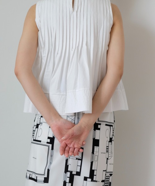 DOLLUPOOPS（ドールアップウップス）の「【ZOZO限定商品】ピンタックフレアノースリーブ（シャツ/ブラウス・レディース・ブラック/ホワイト・38）」の7枚目の写真