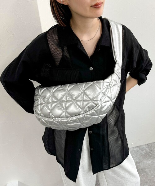 fredy emue（フレディエミュ）の「キルトハーフムーンショルダーバック（ショルダーバッグ・レディース・ブラック/シルバー・FREE）」の2枚目の写真