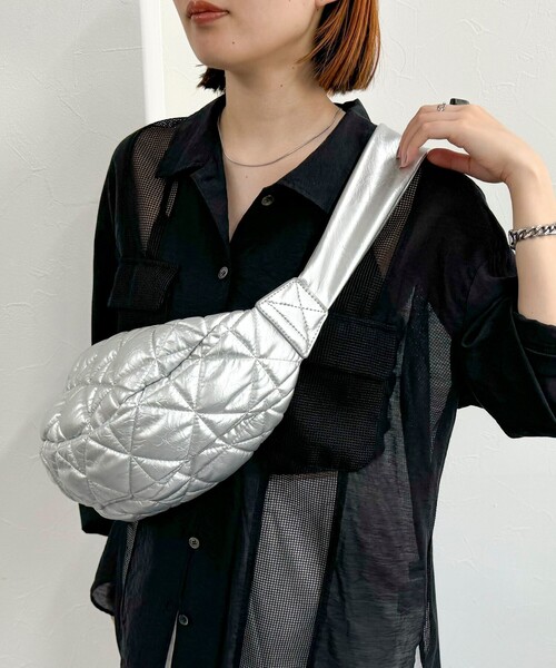 fredy emue（フレディエミュ）の「キルトハーフムーンショルダーバック（ショルダーバッグ・レディース・ブラック/シルバー・FREE）」の4枚目の写真