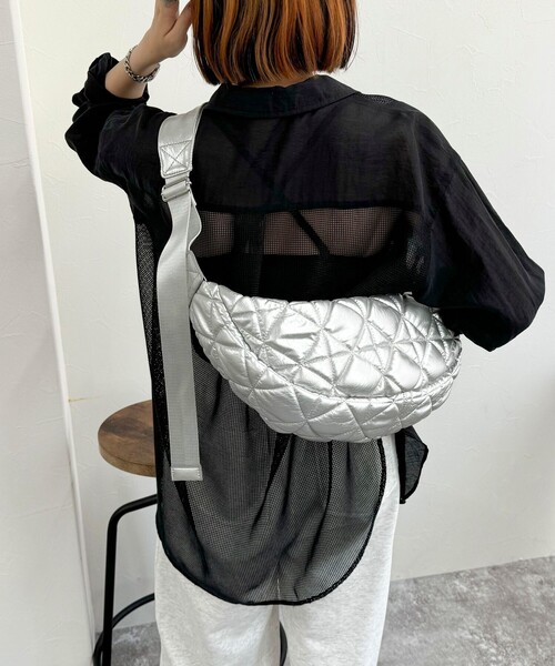 fredy emue（フレディエミュ）の「キルトハーフムーンショルダーバック（ショルダーバッグ・レディース・ブラック/シルバー・FREE）」の5枚目の写真