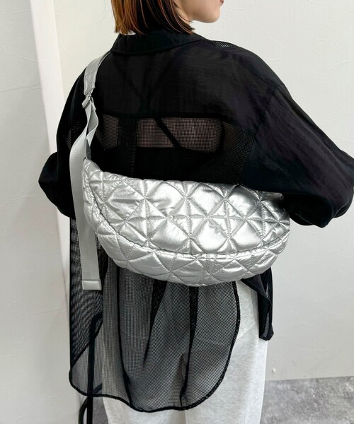 fredy emue（フレディエミュ）の「キルトハーフムーンショルダーバック（ショルダーバッグ・レディース・ブラック/シルバー・FREE）」の6枚目の写真