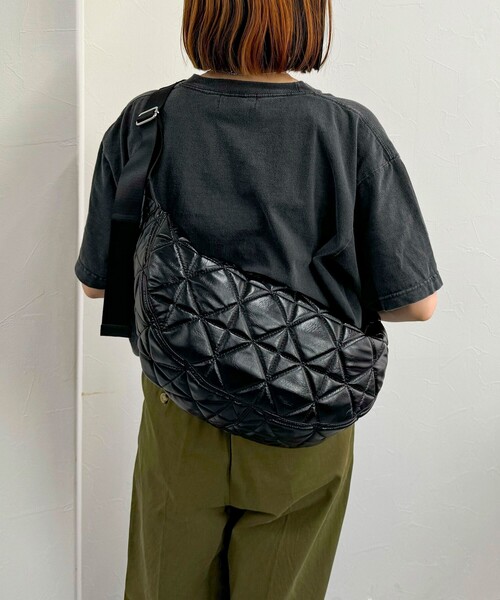 fredy emue（フレディエミュ）の「キルトハーフムーンショルダーバック（ショルダーバッグ・レディース・ブラック/シルバー・FREE）」の7枚目の写真