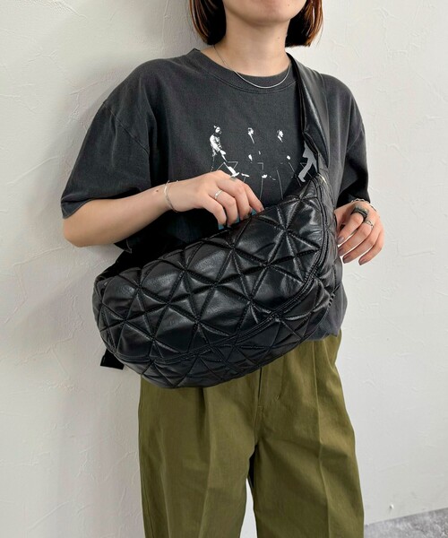 fredy emue（フレディエミュ）の「キルトハーフムーンショルダーバック（ショルダーバッグ・レディース・ブラック/シルバー・FREE）」の11枚目の写真