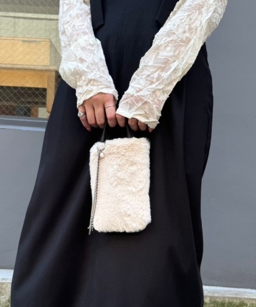 B'2nd(ビーセカンド)の「COTTABAL (コッタバル) ファーショルダー(ショルダーバッグ・レディース・チャコールグレー/アイボリー/ブルー・F)」の13枚目の写真