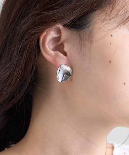 CIAOPANIC TYPY（チャオパニックティピー）の「lilニュアンスオーバルピアス（ピアス（両耳用）・レディース・シルバー/ゴールド・ONE SIZE）」の4枚目の写真