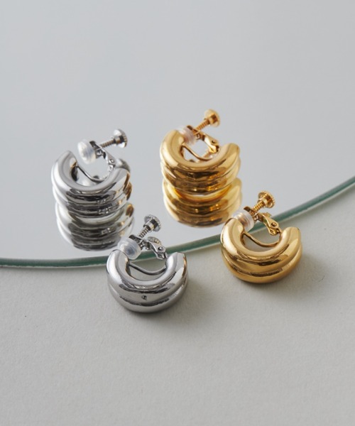 ciite' surgical stainless(シーテサージカルステンレス)の「【 金属アレルギー対応 】 ニュアンスボリューム イヤリング サージカルステンレス (両耳用)(イヤリング・レディース・ゴールド/シルバー・FREE)」の10枚目の写真