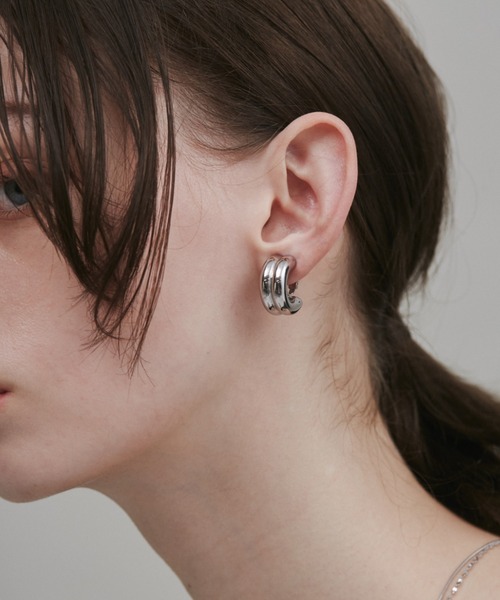 ciite' surgical stainless(シーテサージカルステンレス)の「【 金属アレルギー対応 】 ニュアンスボリューム イヤリング サージカルステンレス (両耳用)(イヤリング・レディース・ゴールド/シルバー・FREE)」の6枚目の写真