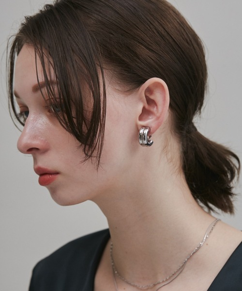 ciite' surgical stainless(シーテサージカルステンレス)の「【 金属アレルギー対応 】 ニュアンスボリューム イヤリング サージカルステンレス (両耳用)(イヤリング・レディース・ゴールド/シルバー・FREE)」の7枚目の写真