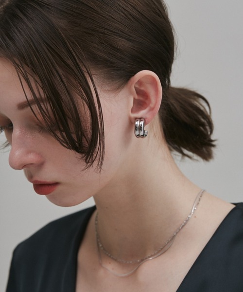 ciite' surgical stainless(シーテサージカルステンレス)の「【 金属アレルギー対応 】 ニュアンスボリューム イヤリング サージカルステンレス (両耳用)(イヤリング・レディース・ゴールド/シルバー・FREE)」の8枚目の写真