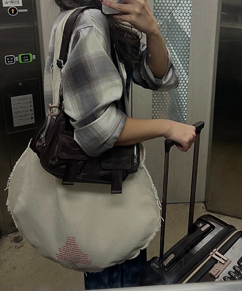 CREDONA(クレドナ)の「CIRCLE TOTE BAG/サークルトートバッグ(トートバッグ・レディース・ブラック/アイボリー・FREE)」の20枚目の写真