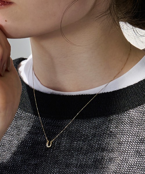 Phoebe(フィービィー)の「【金属アレルギー対応】ラッキーホースシューネックレス/全長:約40.5cm+3cm/ニッケルフリー/馬蹄/バテイ/ホースシュー(ネックレス・レディース・イエローゴールド・FREE)」の7枚目の写真