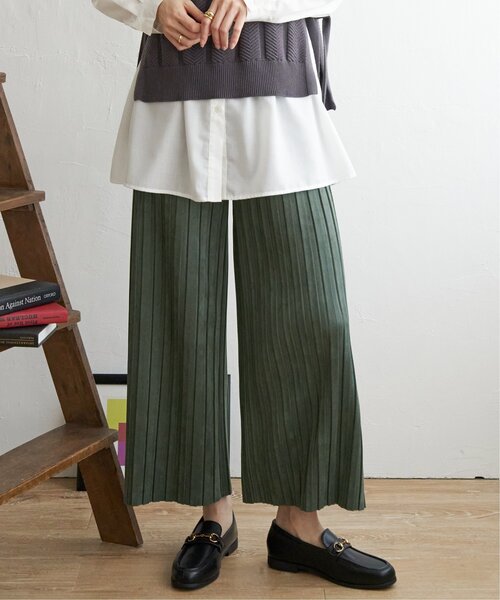 ikka(イッカ)の「【親子コーデ】スエードライクプリーツワイドパンツ(その他パンツ・レディース・グリーン/オフホワイト・L/M)」の2枚目の写真