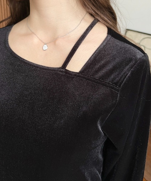 moment+（モーメントプラス）の「アシンメトリーネックシャイニーベロアトップス（Tシャツ/カットソー・レディース・ブラック/グレイッシュベージュ/チャコールグレー/ブラウン・M/L）」の11枚目の写真