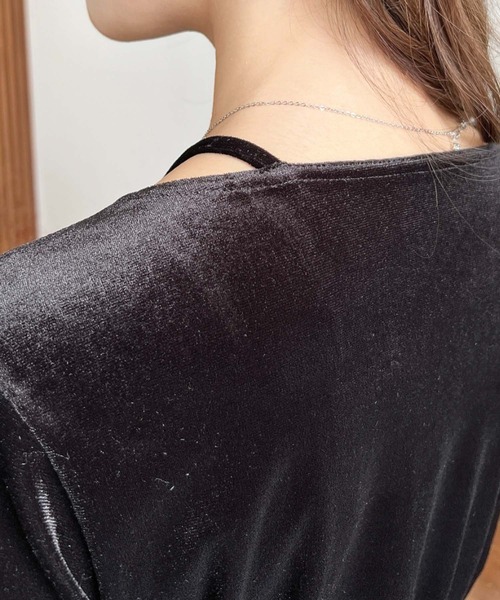 moment+（モーメントプラス）の「アシンメトリーネックシャイニーベロアトップス（Tシャツ/カットソー・レディース・ブラック/グレイッシュベージュ/チャコールグレー/ブラウン・M/L）」の13枚目の写真
