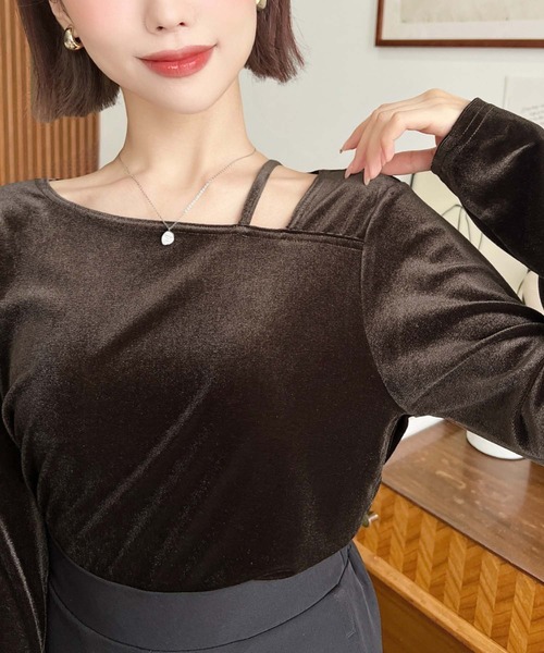 moment+（モーメントプラス）の「アシンメトリーネックシャイニーベロアトップス（Tシャツ/カットソー・レディース・ブラック/グレイッシュベージュ/チャコールグレー/ブラウン・M/L）」の21枚目の写真