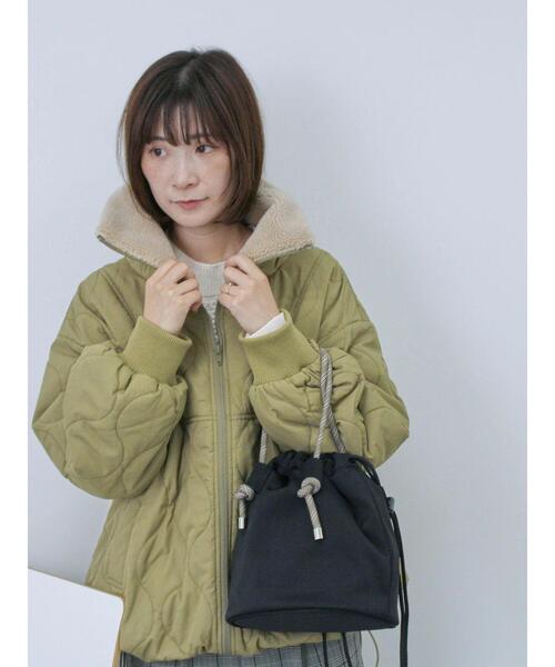 Samansa Mos2 blue（サマンサモスモスブルー）の「襟ボアキルトジャケット（ノーカラージャケット・レディース・ブラック/シルバーグレー/カーキ・F）」の3枚目の写真