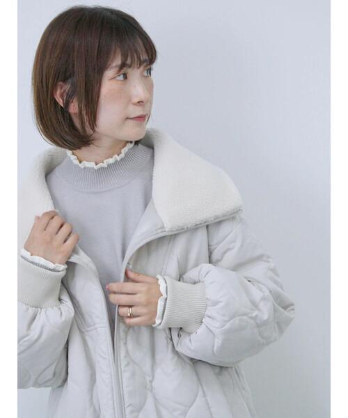 Samansa Mos2 blue（サマンサモスモスブルー）の「襟ボアキルトジャケット（ノーカラージャケット・レディース・ブラック/シルバーグレー/カーキ・F）」の2枚目の写真