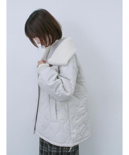 Samansa Mos2 blue（サマンサモスモスブルー）の「襟ボアキルトジャケット（ノーカラージャケット・レディース・ブラック/シルバーグレー/カーキ・F）」の21枚目の写真