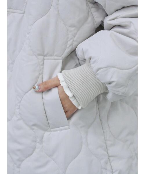 Samansa Mos2 blue（サマンサモスモスブルー）の「襟ボアキルトジャケット（ノーカラージャケット・レディース・ブラック/シルバーグレー/カーキ・F）」の13枚目の写真