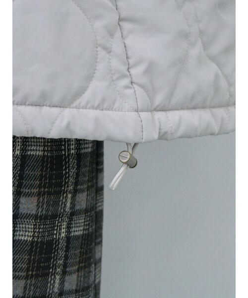 Samansa Mos2 blue（サマンサモスモスブルー）の「襟ボアキルトジャケット（ノーカラージャケット・レディース・ブラック/シルバーグレー/カーキ・F）」の14枚目の写真