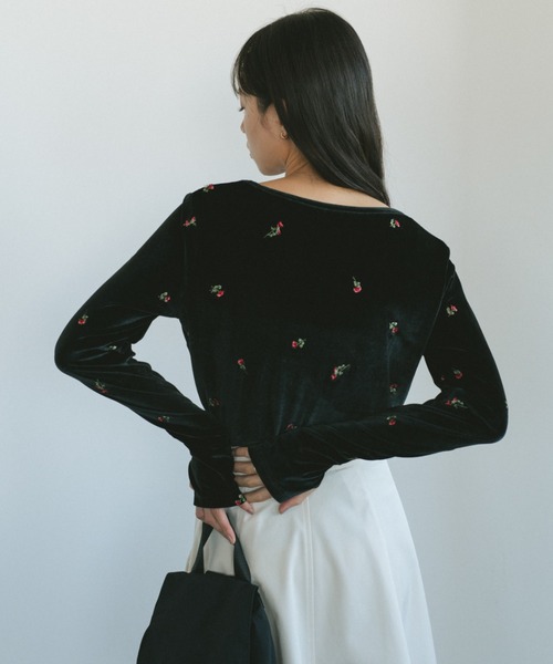 VANNIE U（ヴァニーユー）の「ベロアフラワー刺繍トップス（Tシャツ/カットソー・レディース・ブラック・FREE）」の10枚目の写真