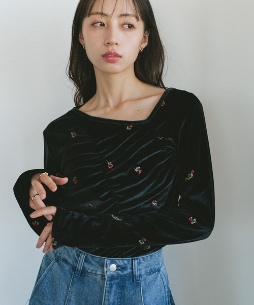 VANNIE U（ヴァニーユー）の「ベロアフラワー刺繍トップス（Tシャツ/カットソー・レディース・ブラック・FREE）」の14枚目の写真