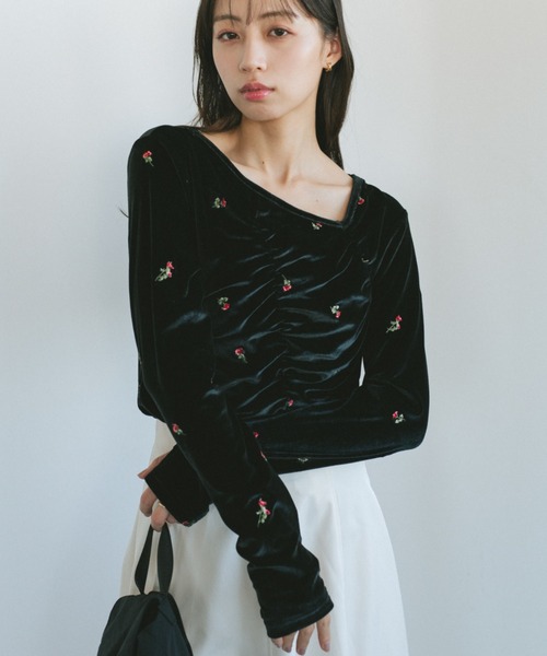 VANNIE U（ヴァニーユー）の「ベロアフラワー刺繍トップス（Tシャツ/カットソー・レディース・ブラック・FREE）」の8枚目の写真