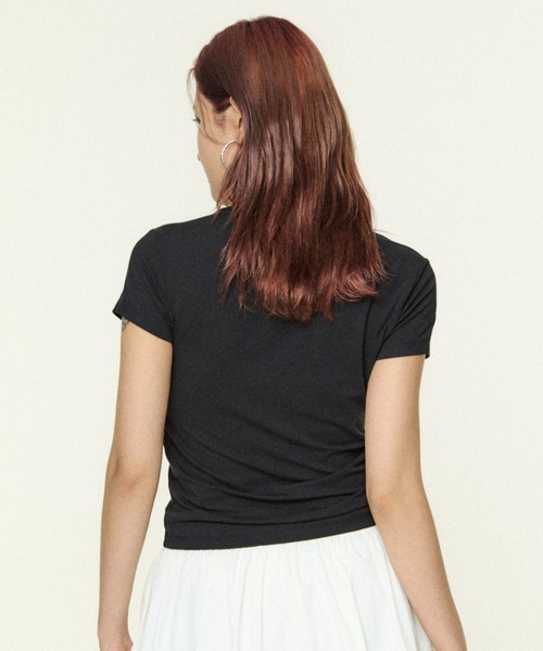 NIKE(ナイキ)の「ナイキ スポーツウェア チル ニット ウィメンズ Tシャツ / Nike Sportswear Chill Knit Women's T-Shirt FV5509-010 Black(Tシャツ/カットソー・レディース・ブラック・S/M/L/2XL/XL/XS)」の8枚目の写真