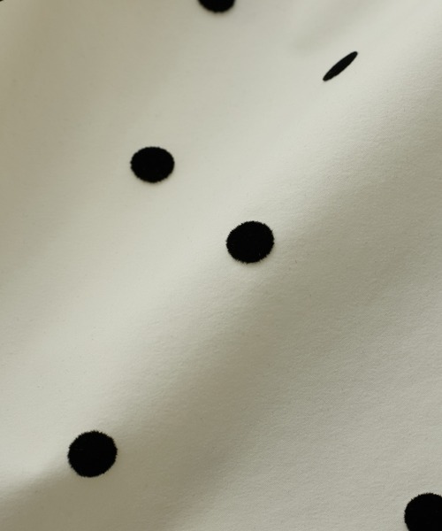 VIS(ビス)の「【洗える】フロッキードットプリントキャミソール(キャミソール・レディース・クリーム/ブラック・FREE)」の7枚目の写真