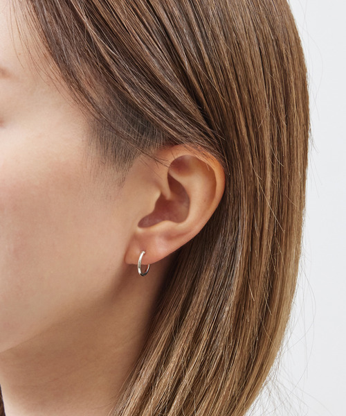 And A(アンドエー)の「And A アンドエー / SILVER925 SMALL HOOP PIERCE シルバー925スモールフープピアス(片耳用) / AA-A24U004(ピアス(片耳用)・メンズ・シルバー・SMALL)」の2枚目の写真