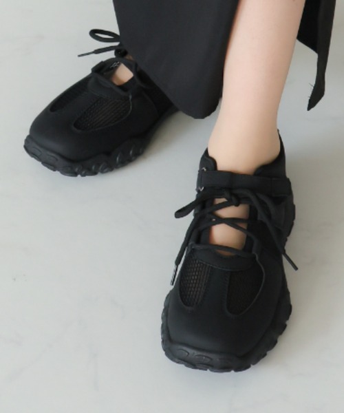 VIVIAN(ヴィヴィアン)の「やわらかソールレースアップベルトスニーカー(スニーカー・レディース・ブラック/シルバー/ダークブラウン/キャメル/ピンク/ブルー/ブラック系その他4・LL/S/M/L)」の3枚目の写真