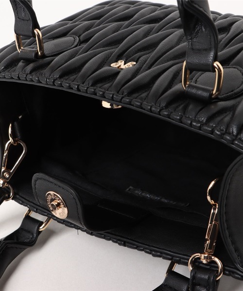 INGNI（イング）の「チャーム付キルティングバッグ（ハンドバッグ・レディース・ブラック/オフホワイト/ベージュ・ONE SIZE）」の12枚目の写真