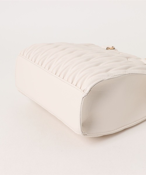INGNI（イング）の「チャーム付キルティングバッグ（ハンドバッグ・レディース・ブラック/オフホワイト/ベージュ・ONE SIZE）」の14枚目の写真