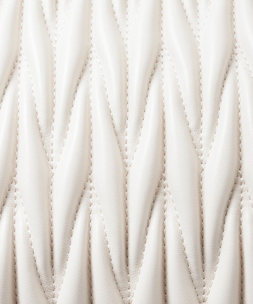 INGNI（イング）の「チャーム付キルティングバッグ（ハンドバッグ・レディース・ブラック/オフホワイト/ベージュ・ONE SIZE）」の20枚目の写真