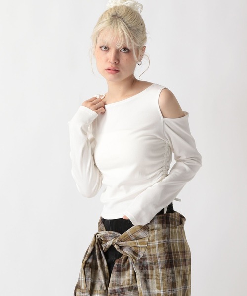 FOREVER 21(フォーエバー トゥエンティーワン)の「【2025SS】肩リボンコンパクトオフショルトップス(Tシャツ/カットソー・レディース・カモフラージュ/オフホワイト/ブラック・MEDIUM/SMALL)」の7枚目の写真