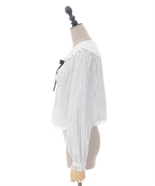 axes femme POETIQUE（アクシーズファムポエティック）の「ブローチ付ピンストライプブラウス（シャツ/ブラウス・レディース・ラベンダー/キナリ/サックスブルー・MEDIUM）」の10枚目の写真