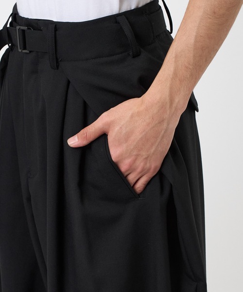 コッキ　khoki プリーツデザインチノパンツ　サイズ3 KHOKI | プリーツデザインパンツ - HEIRLOOM